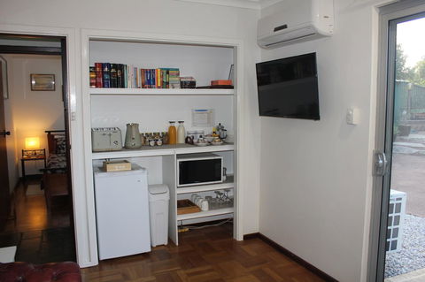 Jacaranda Hideaway Bed & Breakfast - Brisbane Tourism 4