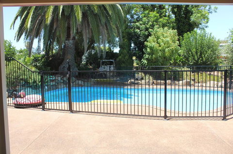 Jacaranda Hideaway Bed & Breakfast - Brisbane Tourism 9