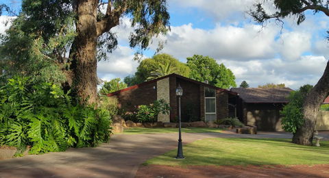Jacaranda Hideaway Bed & Breakfast - Brisbane Tourism 16