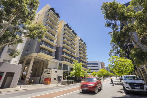 Oversized Eastend Sleeps 6 Free PARKING+POOL WIFI - Brisbane Tourism 24