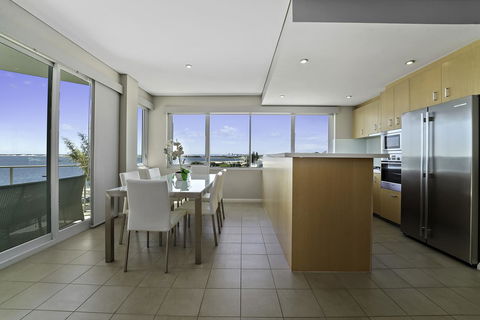 Luxury Suite Bunbury - Tourism Brisbane 9