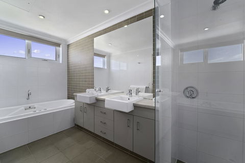 Luxury Suite Bunbury - Tourism Brisbane 11