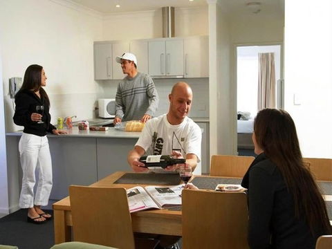 Leeuwin Apartments - Brisbane Tourism 13