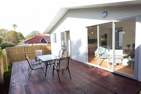 Sunny Blinco Street House - Tourism Brisbane 11