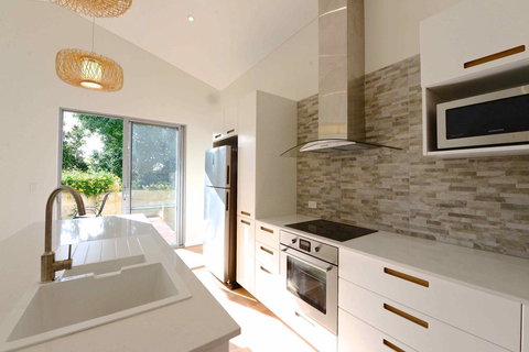 Sunny Blinco Street House - Tourism Brisbane 3