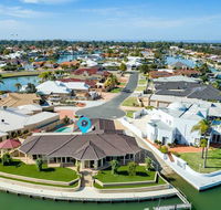 LA ANCHOR ON THE CANALS MANDURAH - Tourism Brisbane