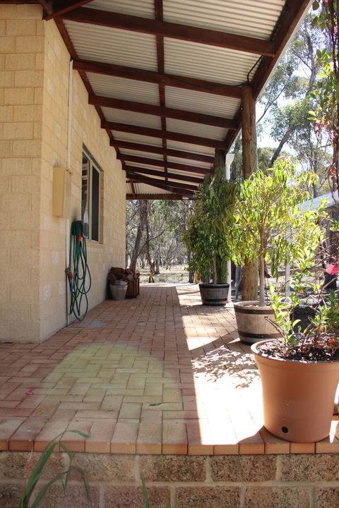 Kendenup Cottages And Lodge - Tourism Brisbane 16