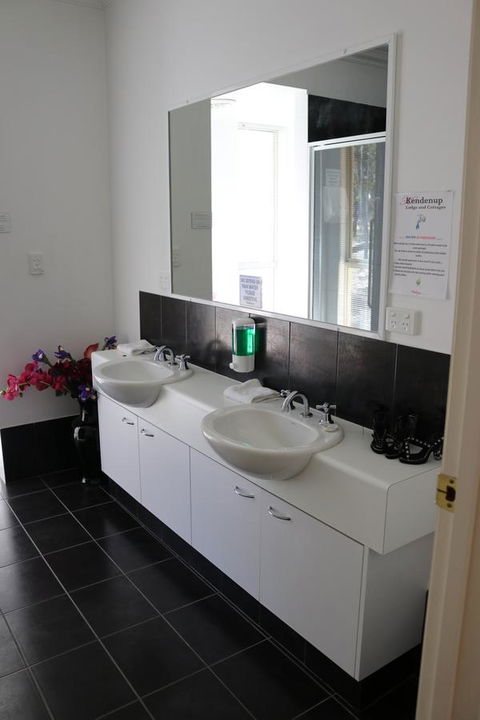 Kendenup Cottages And Lodge - Tourism Brisbane 18