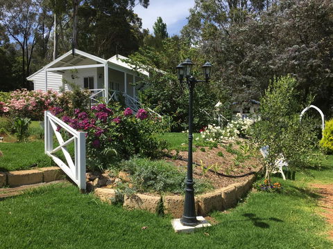 Applegate Lane Chalet - Tourism Brisbane 4