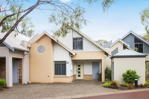 Beach Retreat - Busselton - Tourism Brisbane 0