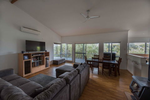 Peppy Beach Ocean Views - Tourism Brisbane 4