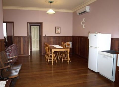 Pemberton Old Picture Theatre Holiday Apartments - Tourism Brisbane 32