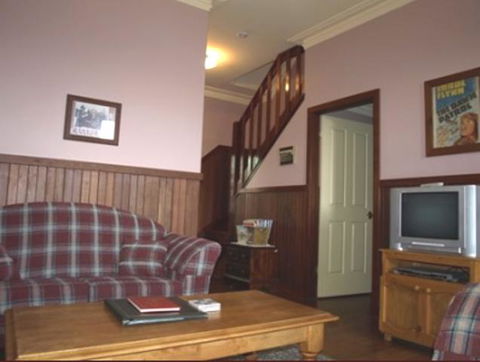 Pemberton Old Picture Theatre Holiday Apartments - Tourism Brisbane 6