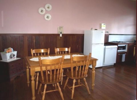 Pemberton Old Picture Theatre Holiday Apartments - Tourism Brisbane 28