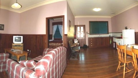 Pemberton Old Picture Theatre Holiday Apartments - Tourism Brisbane 19