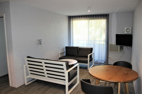 Atrium Hotel Mandurah - Tourism Brisbane 4