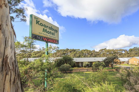The Koorabup Motel - Brisbane Tourism 8