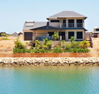 27 Corella Court - Exquisite Marina Home With a Pool and Wi-Fi - Tourism Brisbane