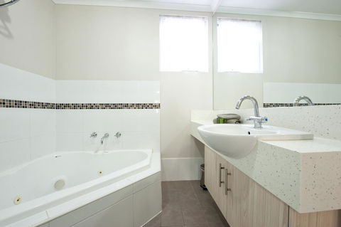 Mandalay Holiday Resort And Tourist Park - Tourism Brisbane 43