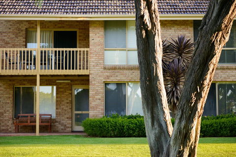 Mandalay Holiday Resort And Tourist Park - Tourism Brisbane 6