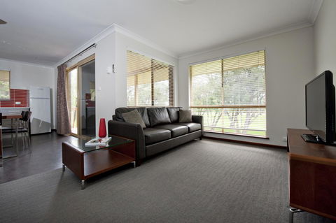 Mandalay Holiday Resort And Tourist Park - Tourism Brisbane 8