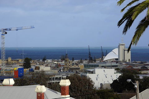 Studio 302 With Ocean Views - Brisbane Tourism 24