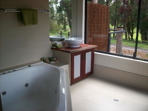 SilverSprings Spa Retreat Pet Friendly Cottages And Glampings - Tourism Brisbane 5