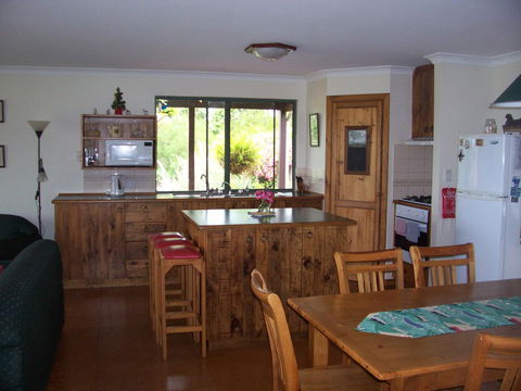 SilverSprings Spa Retreat Pet Friendly Cottages And Glampings - Tourism Brisbane 4