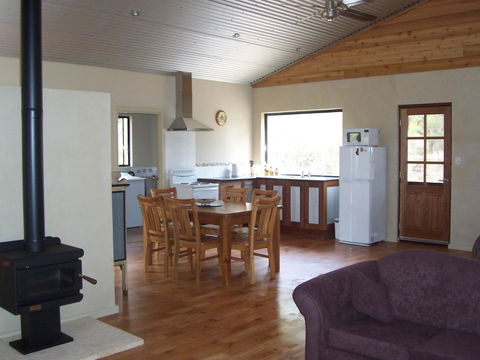SilverSprings Spa Retreat Pet Friendly Cottages And Glampings - Tourism Brisbane 11