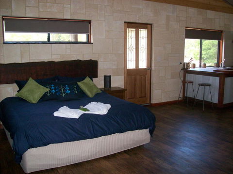 SilverSprings Spa Retreat Pet Friendly Cottages And Glampings - Tourism Brisbane 6