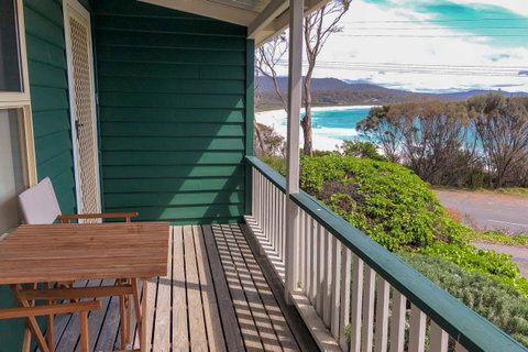 BINALONG BEACH COTTAGE Beachfront At Bay Of Fires Next To Restaurant - Brisbane Tourism 14