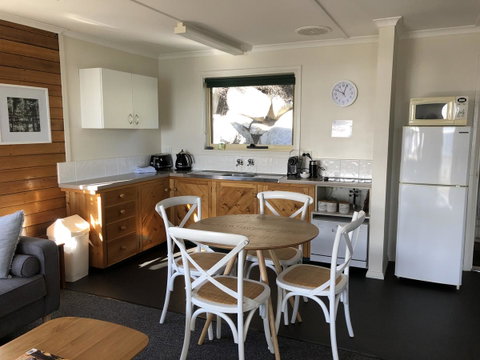 BINALONG BEACH COTTAGE Beachfront At Bay Of Fires Next To Restaurant - Brisbane Tourism 18