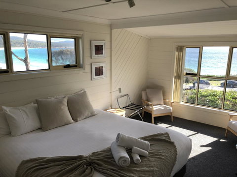 BINALONG BEACH COTTAGE Beachfront At Bay Of Fires Next To Restaurant - Brisbane Tourism 4