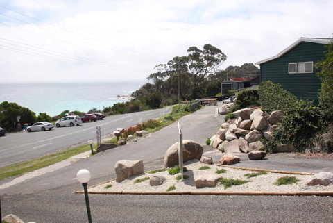 BINALONG BEACH COTTAGE Beachfront At Bay Of Fires Next To Restaurant - Brisbane Tourism 19