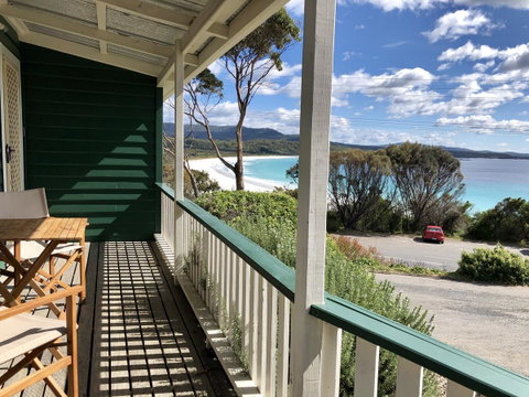 BINALONG BEACH COTTAGE Beachfront At Bay Of Fires Next To Restaurant - Brisbane Tourism 1
