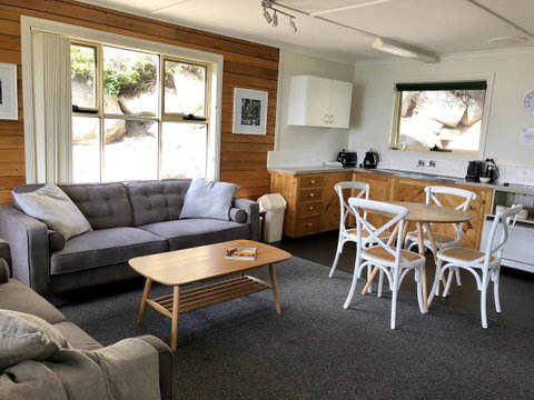 BINALONG BEACH COTTAGE Beachfront At Bay Of Fires Next To Restaurant - Brisbane Tourism 2