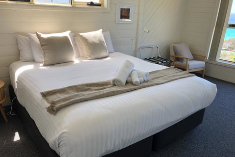 BINALONG BEACH COTTAGE Beachfront At Bay Of Fires Next To Restaurant - Brisbane Tourism 6