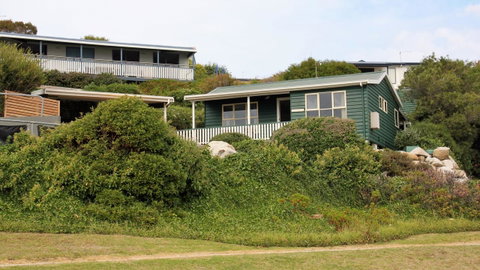 BINALONG BEACH COTTAGE Beachfront At Bay Of Fires Next To Restaurant - Brisbane Tourism 8