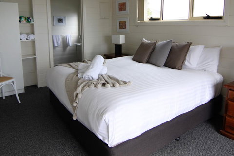 BINALONG BEACH COTTAGE Beachfront At Bay Of Fires Next To Restaurant - Brisbane Tourism 15