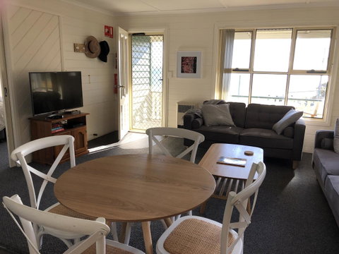 BINALONG BEACH COTTAGE Beachfront At Bay Of Fires Next To Restaurant - Brisbane Tourism 5