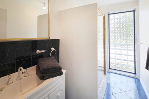 Georges Bay Apartments - Brisbane Tourism 30
