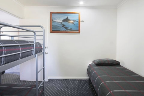 Georges Bay Apartments - Brisbane Tourism 33