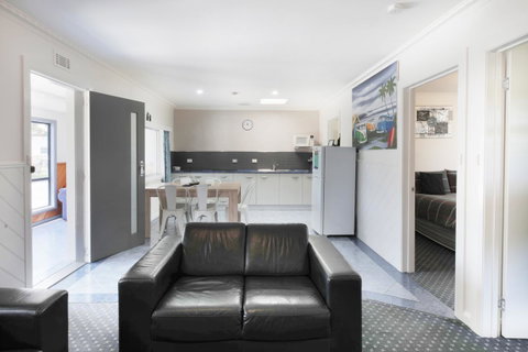 Georges Bay Apartments - Brisbane Tourism 34