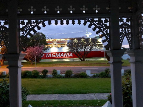 Riverbank Villa - Brisbane Tourism 0