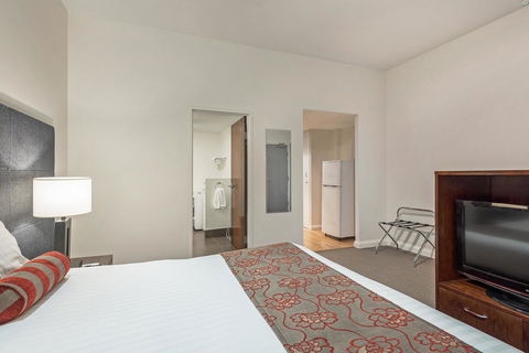Mantra One Sandy Bay Road - Brisbane Tourism 13