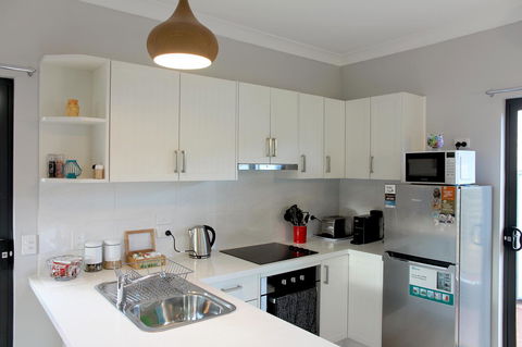 Kingston Beach-House Retreat - Tourism Brisbane 9