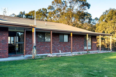 Acton Park Holiday Units - Brisbane Tourism 1