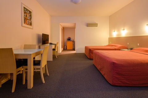 Mayfair Plaza Motel And Apartments - Brisbane Tourism 6