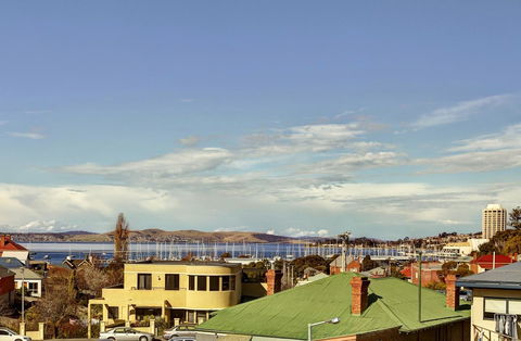 Mayfair Plaza Motel And Apartments - Brisbane Tourism 1