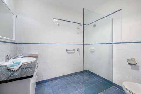 Mayfair Plaza Motel And Apartments - Brisbane Tourism 9